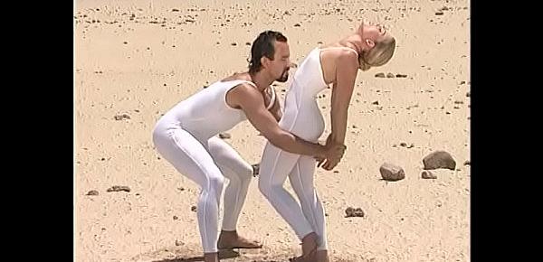 Excellent blonde lady in white gets dick in her tight asshole in the middle of the desert